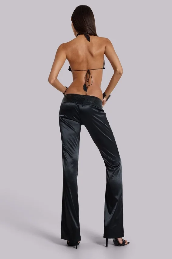 Pantalones de satén «Nivi Chainmail» en negro