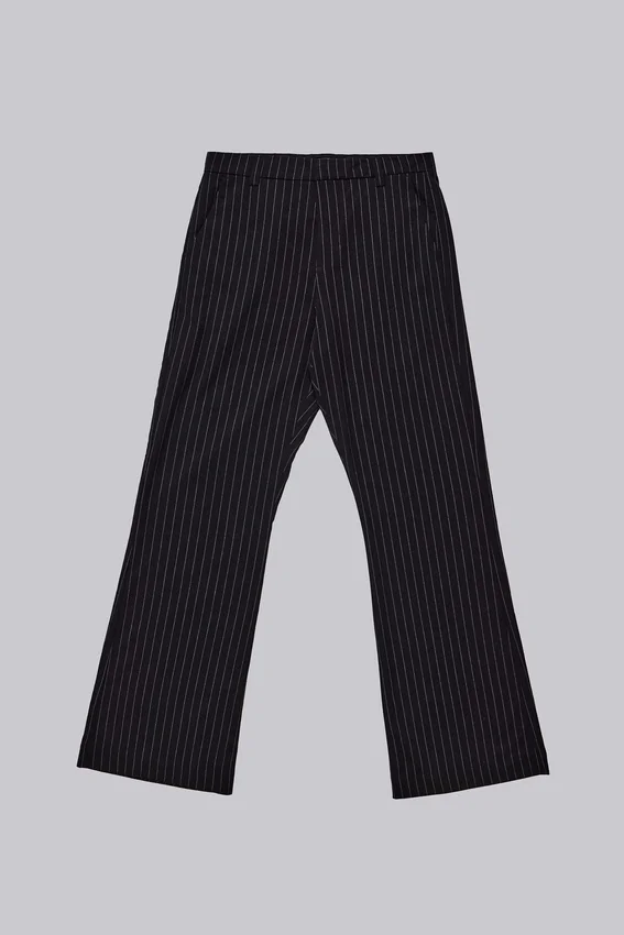 Pantalones de traje bootcut con corte escalonado a rayas negras