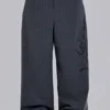 Pantalones de traje Goliath con rayas finas y tatuajes