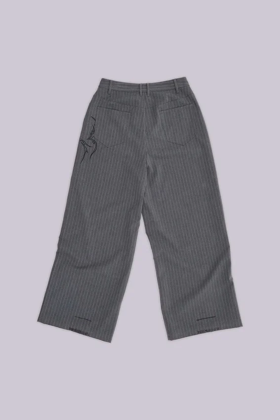 Pantalones de traje Goliath con rayas finas y tatuajes