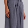 Pantalones de traje Goliath en gris claro a rayas finas