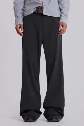Pantalones de traje grises acampanados con doble pliegue
