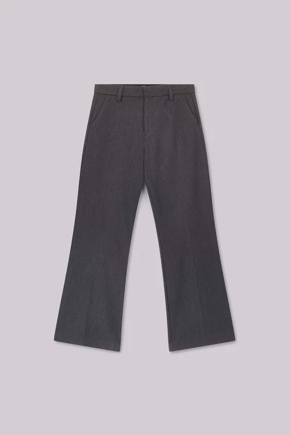 Pantalones de traje grises acampanados con doble pliegue