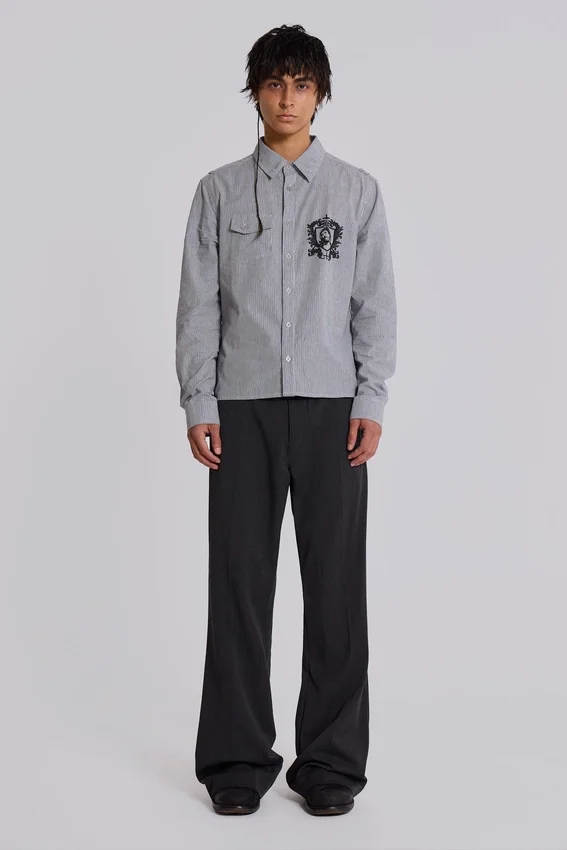 Pantalones de traje grises acampanados con doble pliegue