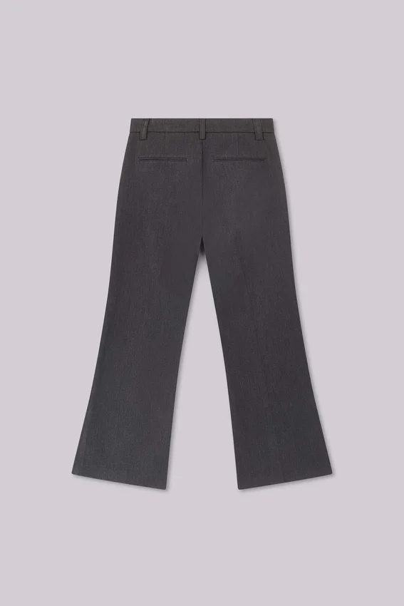 Pantalones de traje grises acampanados con doble pliegue