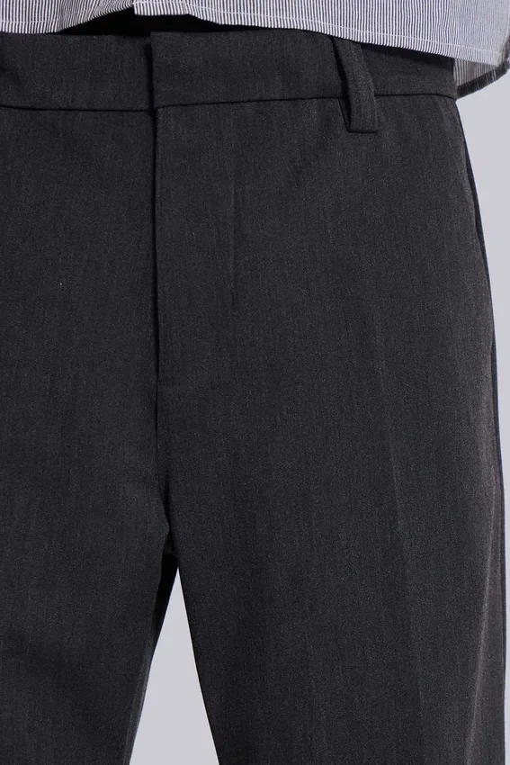Pantalones de traje grises acampanados con doble pliegue