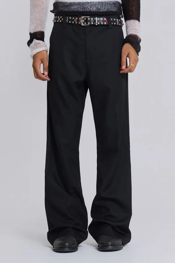Pantalones de traje negros de corte acampanado