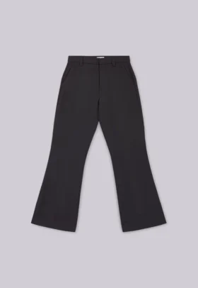 Pantalones de traje negros de corte acampanado