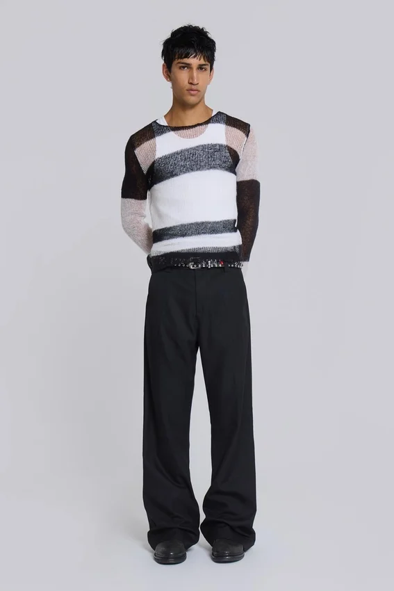 Pantalones de traje negros de corte acampanado