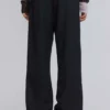 Pantalones de traje negros de corte acampanado