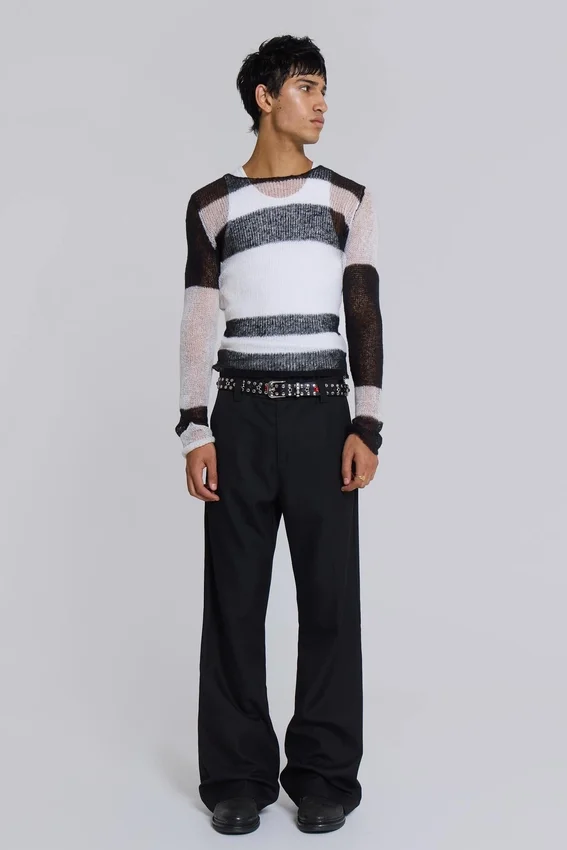 Pantalones de traje negros de corte acampanado