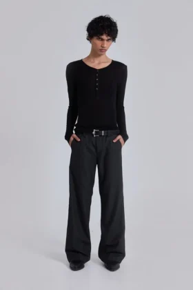 Pantalones de traje rectos con pliegues en gris carbón