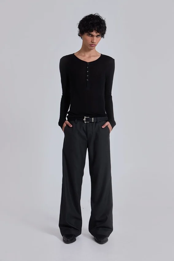 Pantalones de traje rectos con pliegues en gris carbón