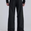 Pantalones de traje rectos con pliegues en gris carbón