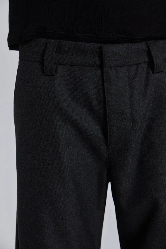 Pantalones de traje rectos con pliegues en gris carbón