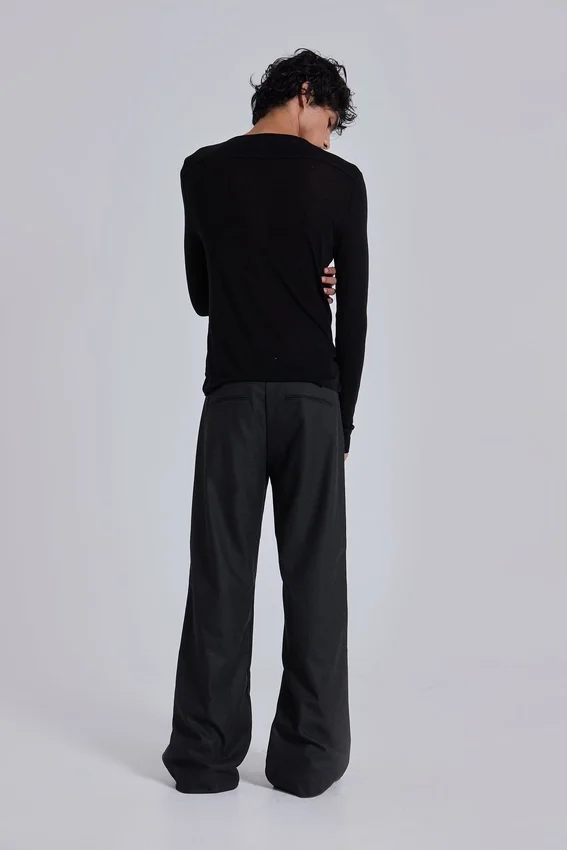 Pantalones de traje rectos con pliegues en gris carbón