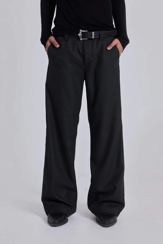 Pantalones de traje rectos con pliegues en gris carbón