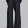 Pantalones de traje rectos con pliegues en gris carbón