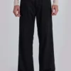 Pantalones de traje rectos con pliegues superpuestos a rayas finas negras