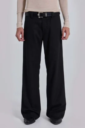 Pantalones de traje rectos con pliegues superpuestos a rayas finas negras