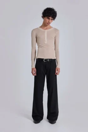 Pantalones de traje rectos con pliegues superpuestos a rayas finas negras