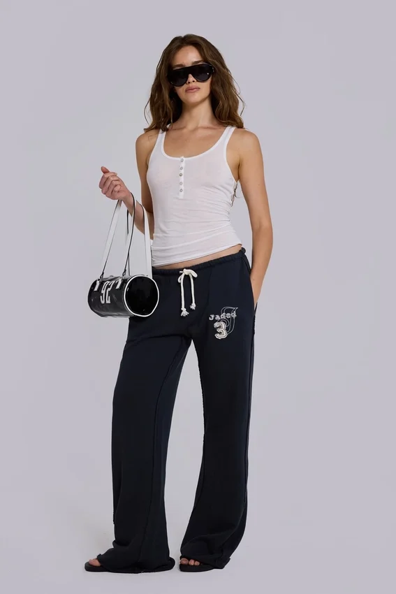 Pantalones jogger holgados de corte acampanado Cleo en negro