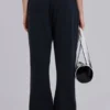 Pantalones jogger holgados de corte acampanado Cleo en negro