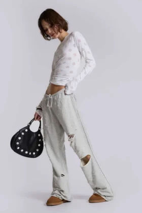 Pantalones jogger holgados de corte acampanado con efecto desgastado «Cleo»