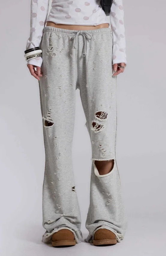 Pantalones jogger holgados de corte acampanado con efecto desgastado «Cleo»