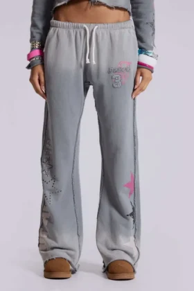 Pantalones jogger holgados de corte acampanado con estampado «Cleo»