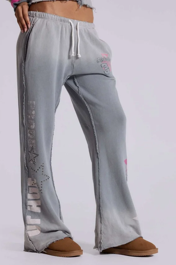 Pantalones jogger holgados de corte acampanado con estampado «Cleo»