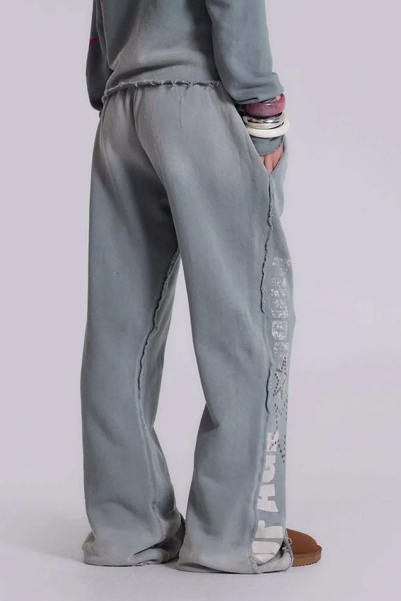 Pantalones jogger holgados de corte acampanado con estampado «Cleo»
