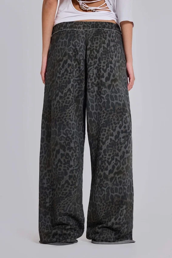 Pantalones Monster Joggers con estampado de leopardo en gris carbón