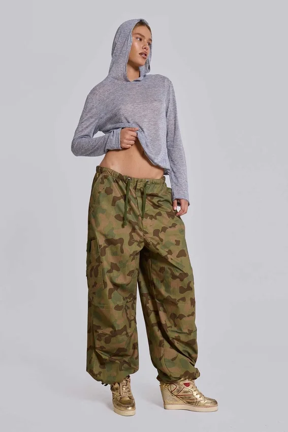 Parachute Pants con estampado de camuflaje de pato