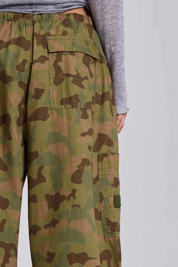 Parachute Pants con estampado de camuflaje de pato