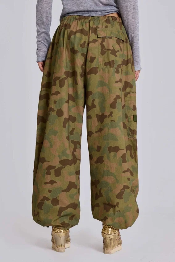 Parachute Pants con estampado de camuflaje de pato