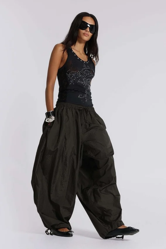 Parachute Pants de nailon Nexis en color caqui