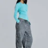 Parachute Pants negros con lavado al aceite
