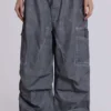 Parachute Pants negros con lavado al aceite