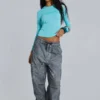 Parachute Pants negros con lavado al aceite