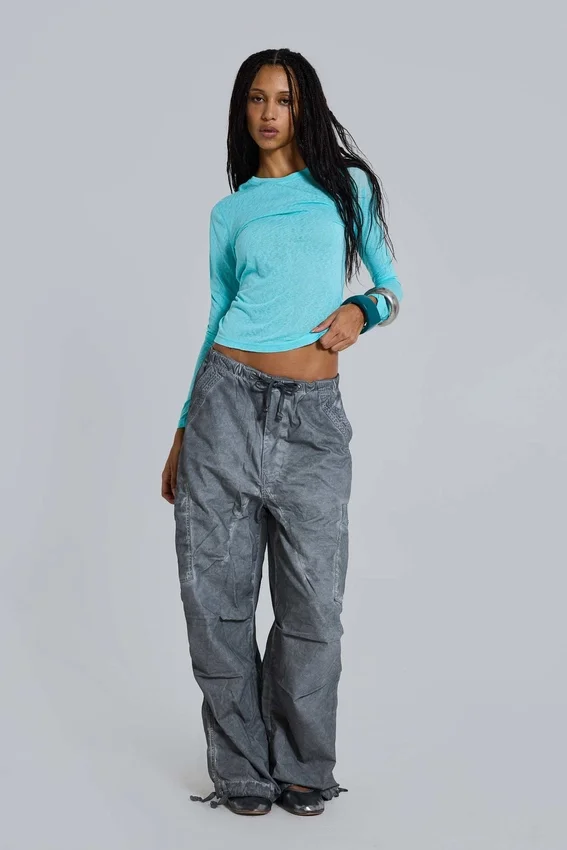 Parachute Pants negros con lavado al aceite