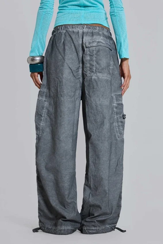 Parachute Pants negros con lavado al aceite