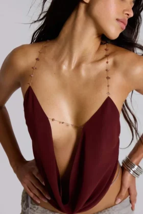 Partes de arriba con cuello vuelto y espalda descubierta Asteria en color burdeos