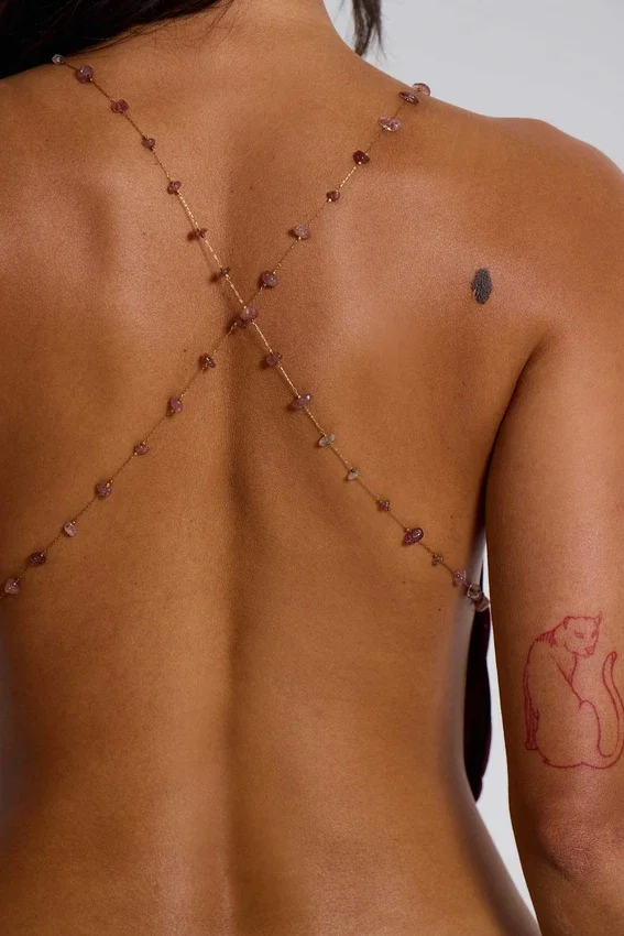 Partes de arriba con cuello vuelto y espalda descubierta Asteria en color burdeos