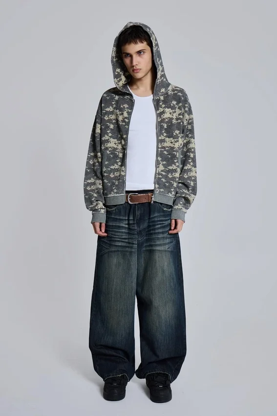 Sudadera con capucha de tejido waffle con estampado de camuflaje digital