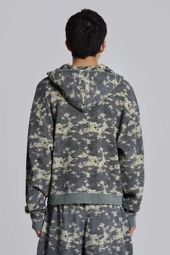 Sudadera con capucha de tejido waffle con estampado de camuflaje digital