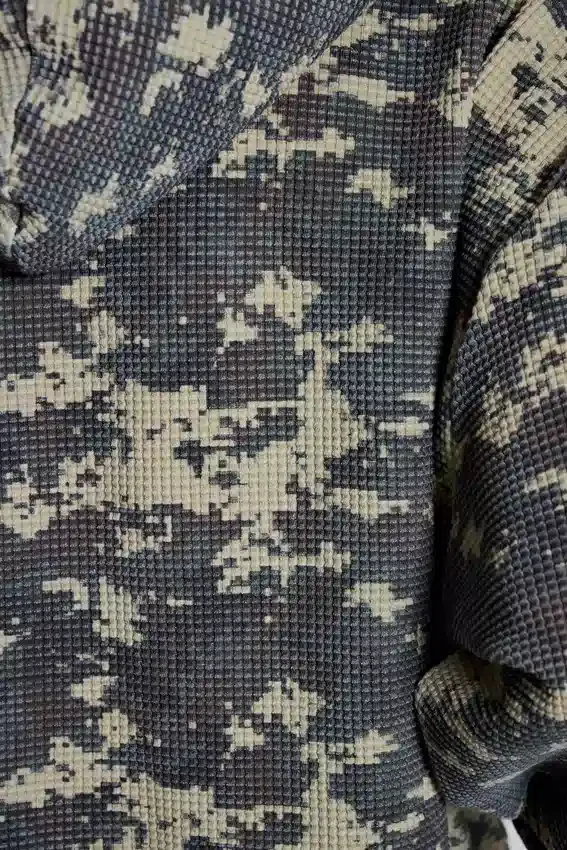 Sudadera con capucha de tejido waffle con estampado de camuflaje digital