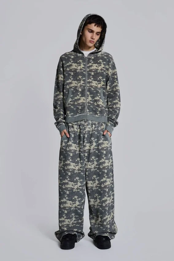 Sudadera con capucha de tejido waffle con estampado de camuflaje digital
