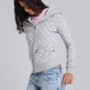Sudadera con capucha gris de lunares