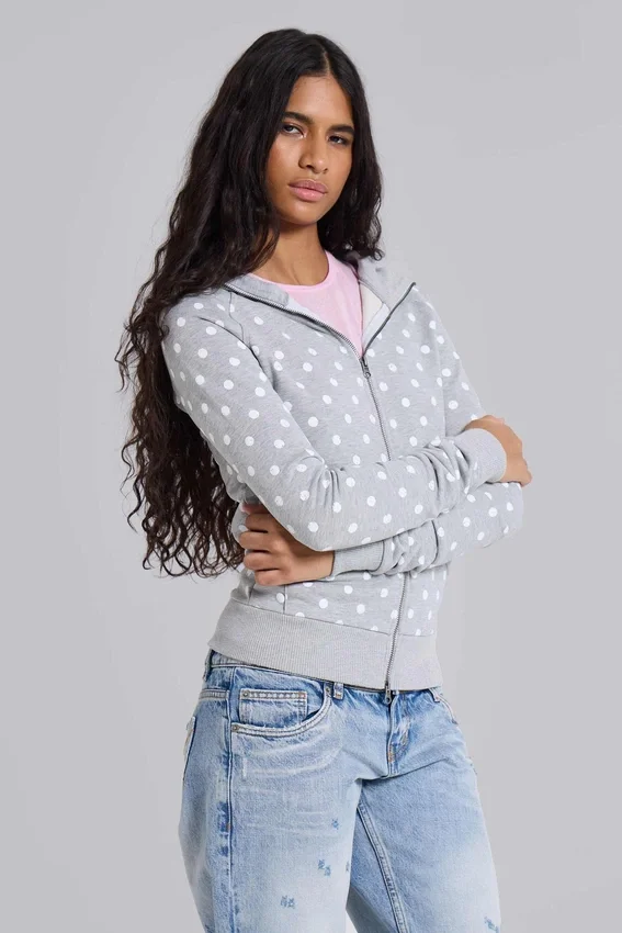 Sudadera con capucha gris de lunares